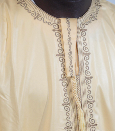 Qamis Homme Brodé – Élégance Traditionnelle PLUSIEURS COLORIS