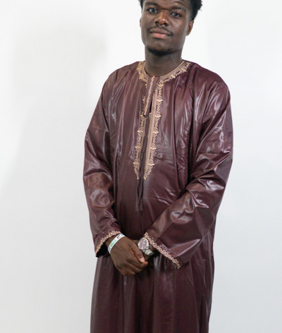 Qamis Homme Brodé – Élégance Traditionnelle PLUSIEURS COLORIS