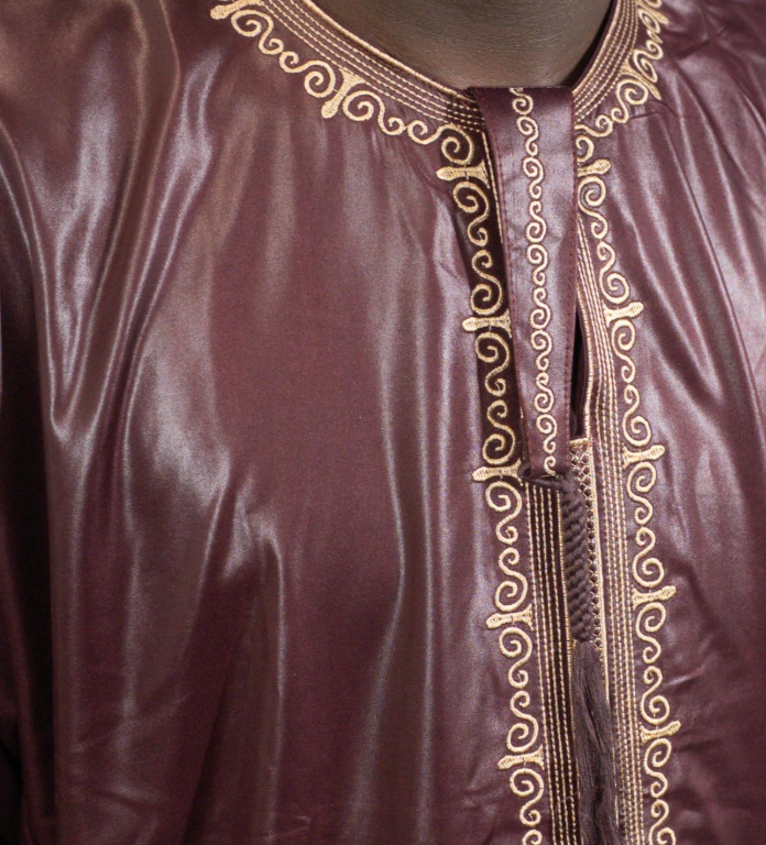 Qamis Homme Brodé – Élégance Traditionnelle PLUSIEURS COLORIS