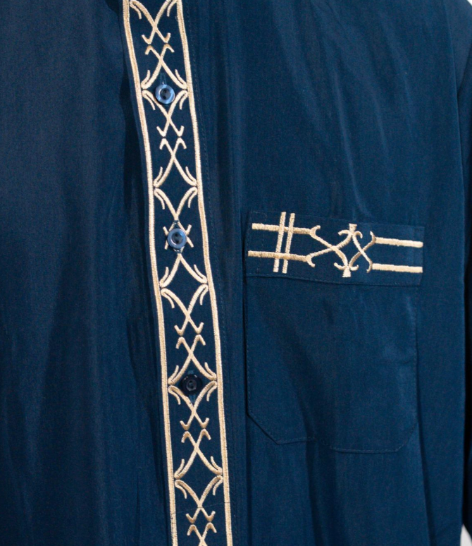 Qamis Homme Brodé – Élégance et Confort