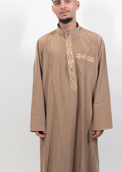 Qamis Homme Brodé – Élégance et Confort