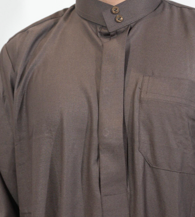 Qamis Homme Classique – Élégance et Simplicité