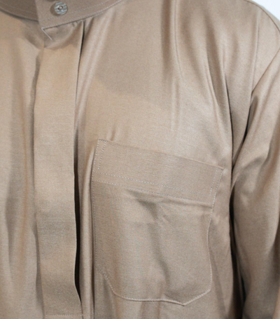 Qamis Homme Classique – Élégance et Simplicité